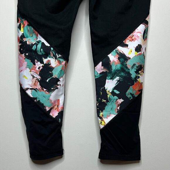 Fabletics Cropped Leggings Size S Capri - Picture 8 of 8